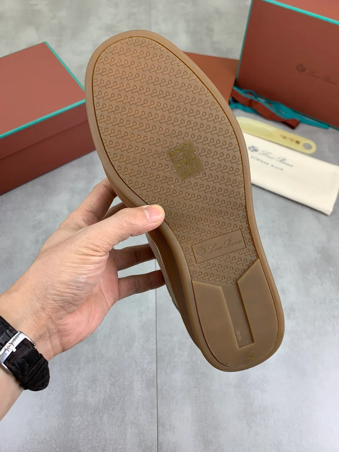 Men's men's shoes 💰P580 New model 💰 The latest casual shoes Loro Piana 💯 Top grade 💯 Buy the original copy 💯 Founded the existing Loro Piana company on April 24, 1924. It is the sixth generation of family operation, providing the best quality products to customers who are discerning about taste and quality. Imported original fly woven fabric with cowhide fabric, plain calfskin lining, hand-stitched thread with cowhide feet, original packaging, high-end outsole, size: 38-45 (custom-made for 46), 5️⃣ colors available